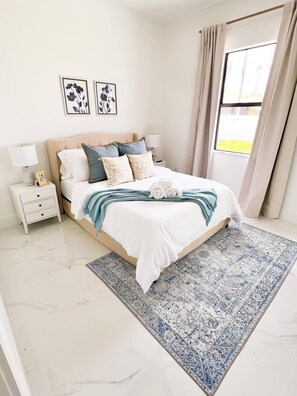 4 bedrooms, iron/ironing board, WiFi, bed sheets