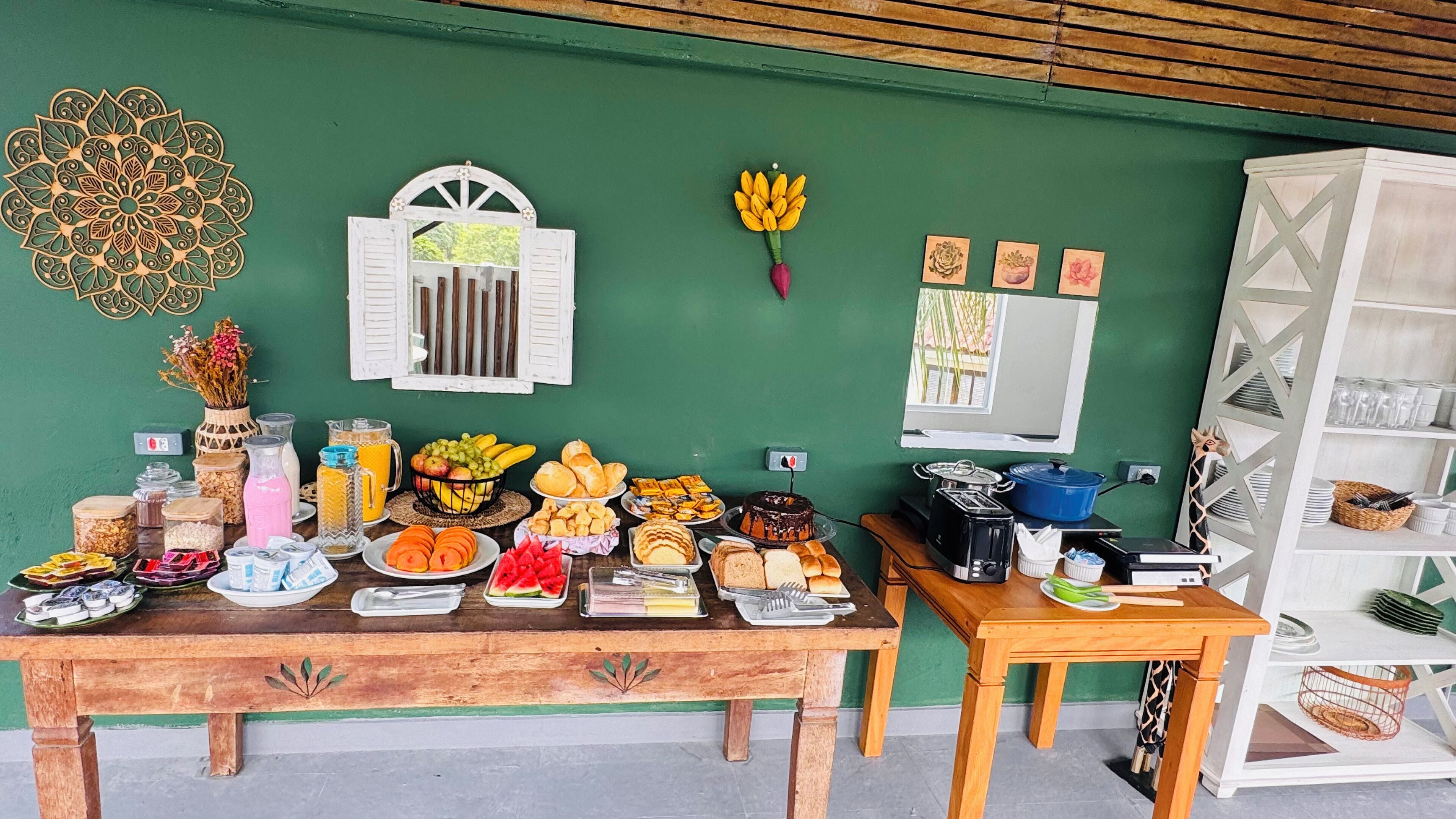 含每日吃到飽早餐