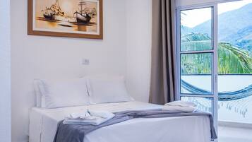 Kolmen hengen deluxe-huone, vuoristonäköala | Ilmainen Wi-Fi