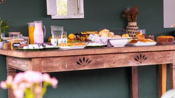 Free daily buffet breakfast