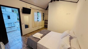 Standard Triple Room, City View | Pemandangan dari bilik