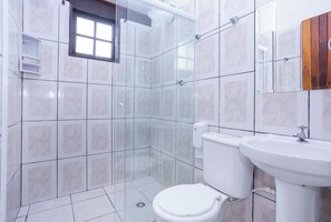 Standard Triple Room, City View | Bathroom