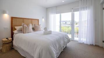 3 habitaciones, tabla de planchar con plancha y acceso a internet