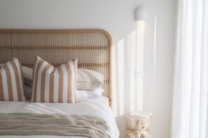 3 bedrooms, iron/ironing board, Internet, bed sheets