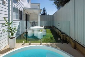 مغطس سبا خارجي