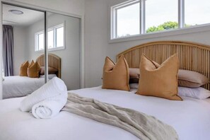 3 habitaciones, tabla de planchar con plancha y acceso a internet 