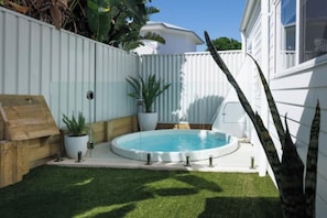 Bañera de hidromasaje exterior