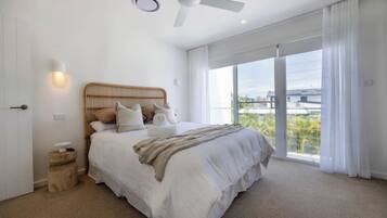 3 habitaciones, tabla de planchar con plancha y acceso a internet