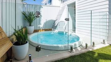 Bañera de hidromasaje exterior