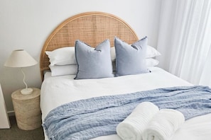 3 habitaciones, tabla de planchar con plancha y acceso a internet