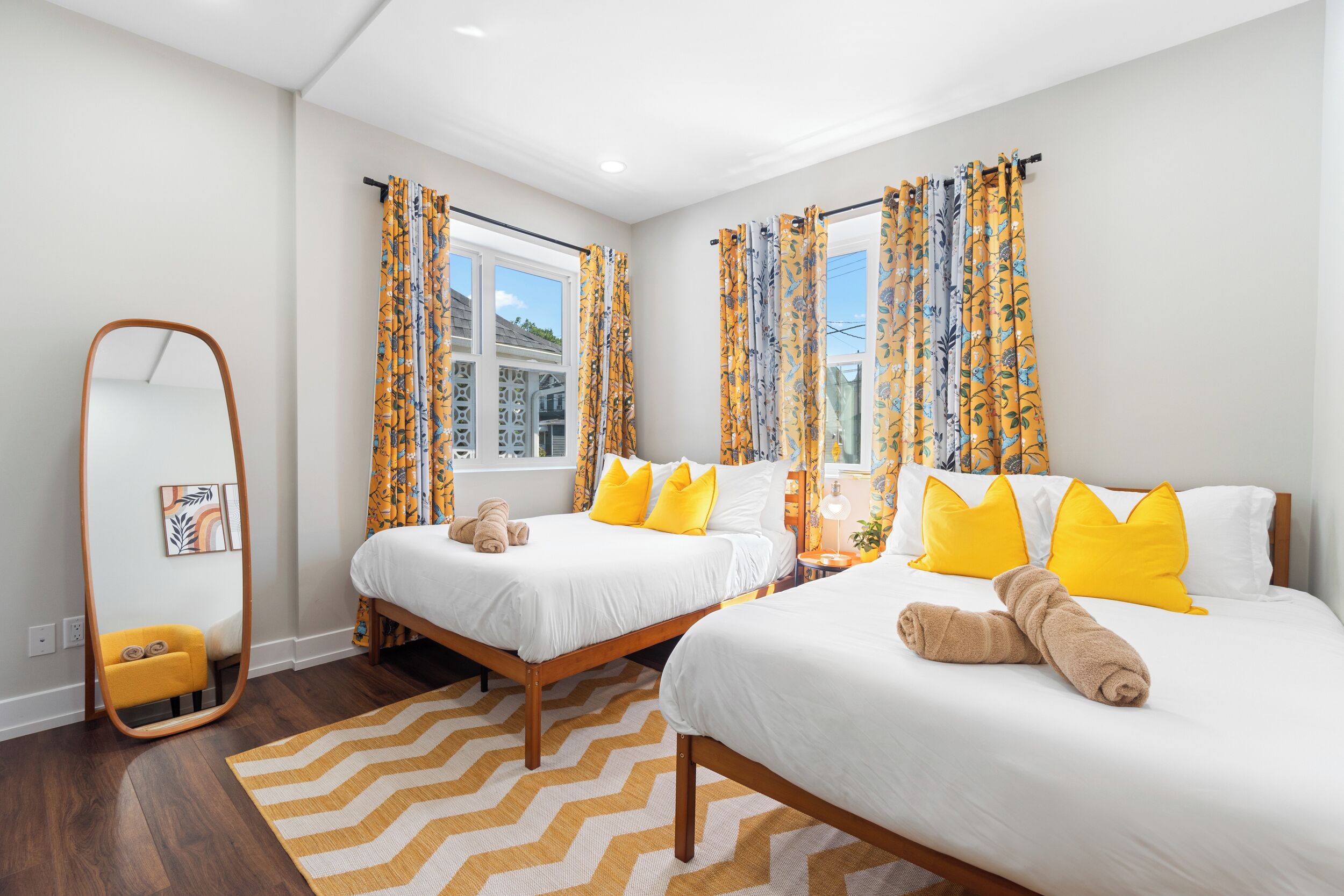 5 soverom, safe på rommet, strykejern/-brett og reiseseng for barn