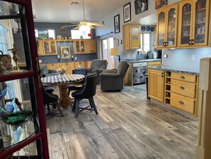 المنشأة من الداخل