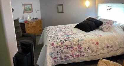 A golf course runs through it!!
Beautiful 2 bed 2.5 bath
Happy Trails Resort