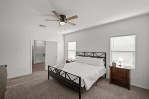 5 habitaciones, tabla de planchar con plancha, wifi y ropa de cama 