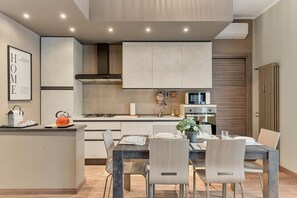 Mikrowelle, Ofen, Herdplatte, Geschirrspüler