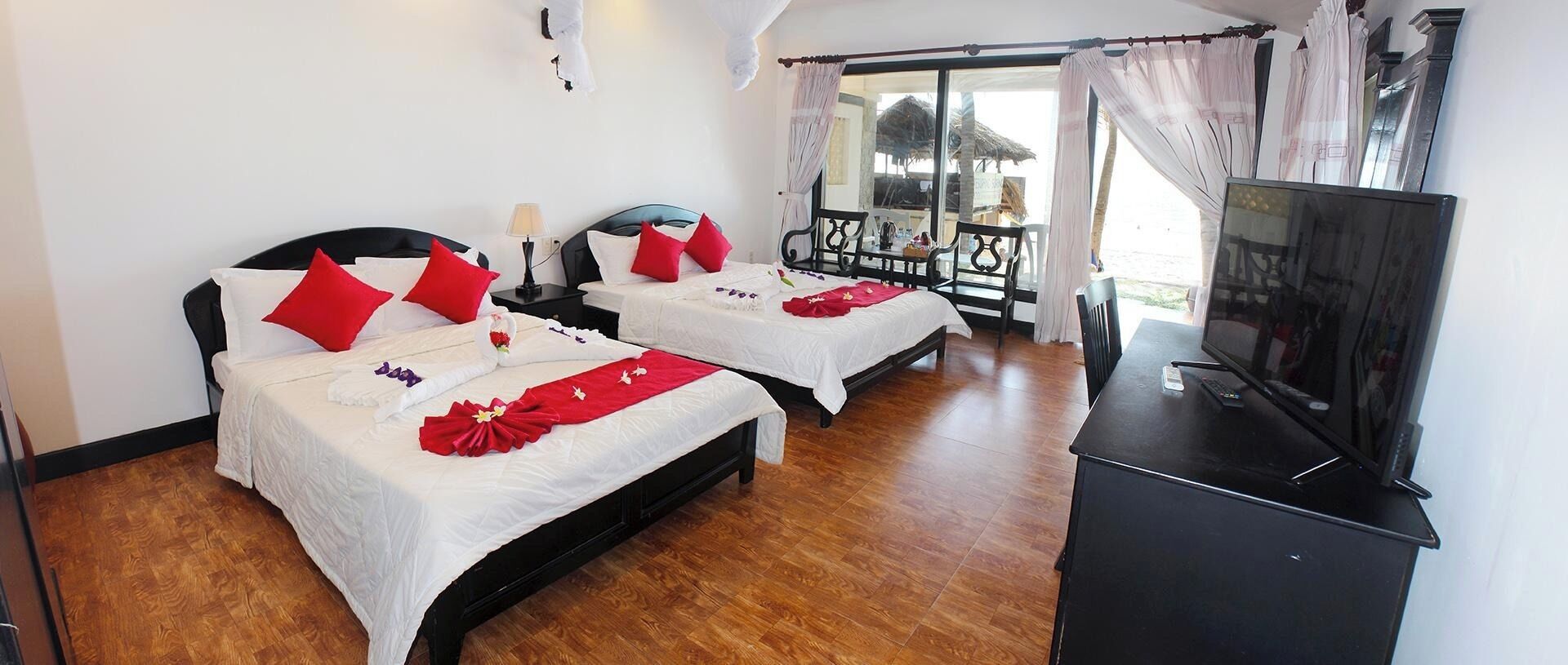 Family Room | Iron/ironing board, free WiFi