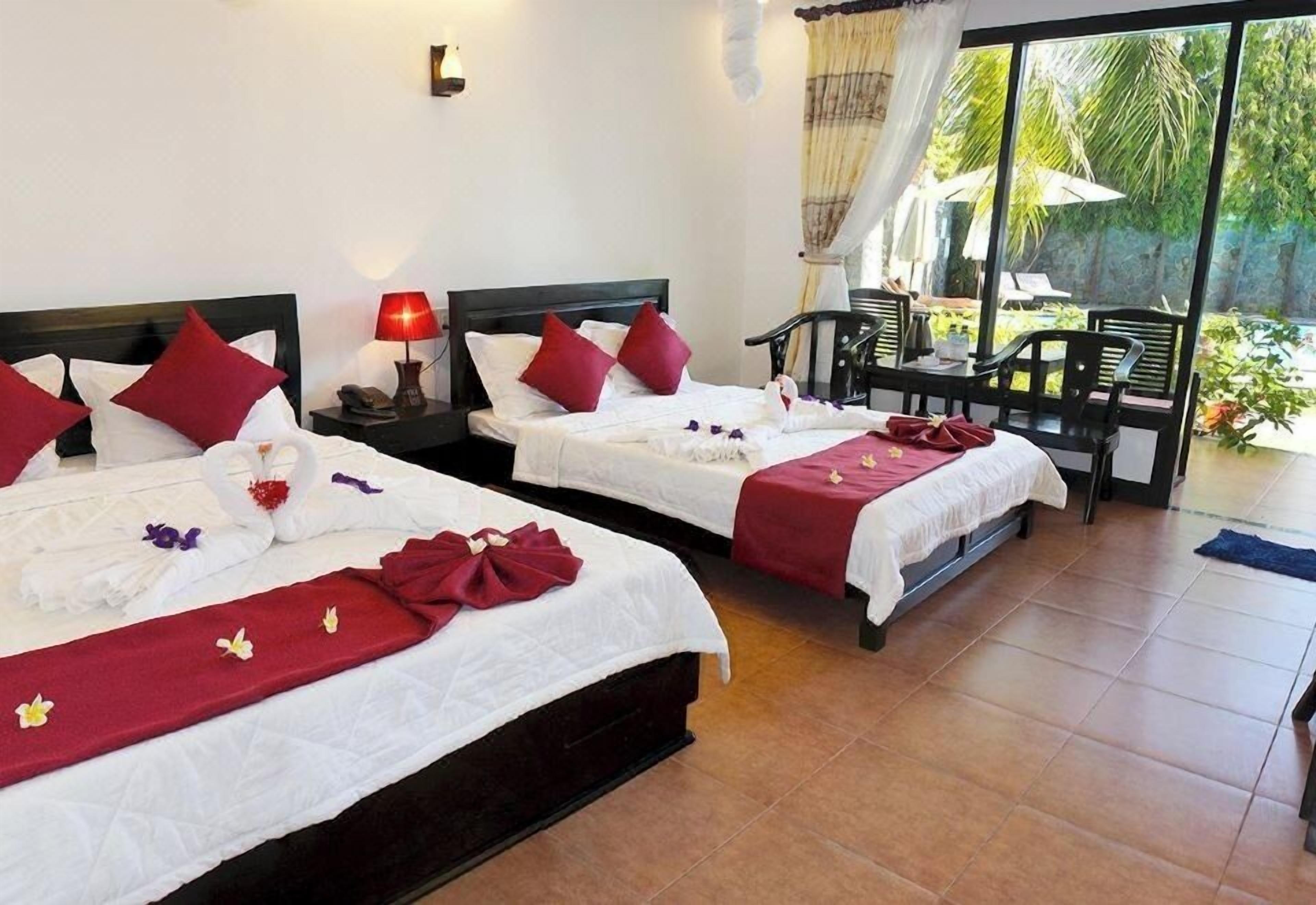 Family Room | Iron/ironing board, free WiFi