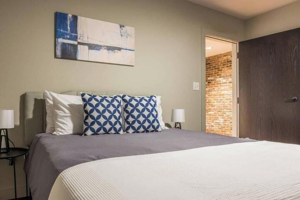 2 bedrooms, internet, bed sheets