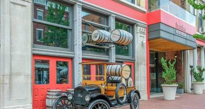 Whiskey Row 1 Min to Yum 2BD 1BA Sleeps 8