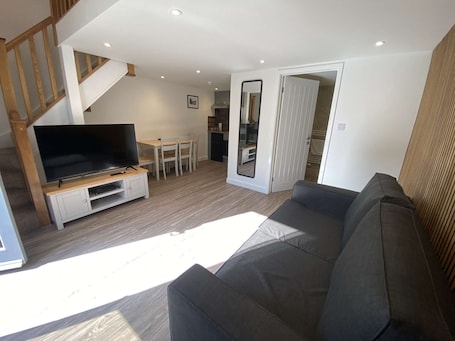 テレビ. Serviced Apartments Ramsey Rooms