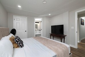 4 bedrooms, iron/ironing board, WiFi, bed sheets