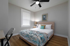 4 bedrooms, iron/ironing board, WiFi, bed sheets