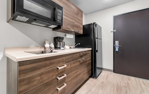 Full-sized fridge, microwave, stovetop - My Place Hotel-Jonesboro AR (Jonesboro)