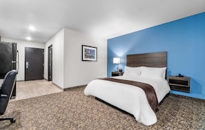 Desk, laptop workspace, blackout curtains, iron/ironing board - My Place Hotel-Jonesboro AR (Jonesboro)