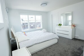 3 chambres, fer et planche à repasser, Wi-Fi, draps fournis