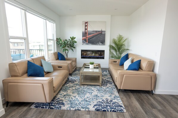TV, fireplace