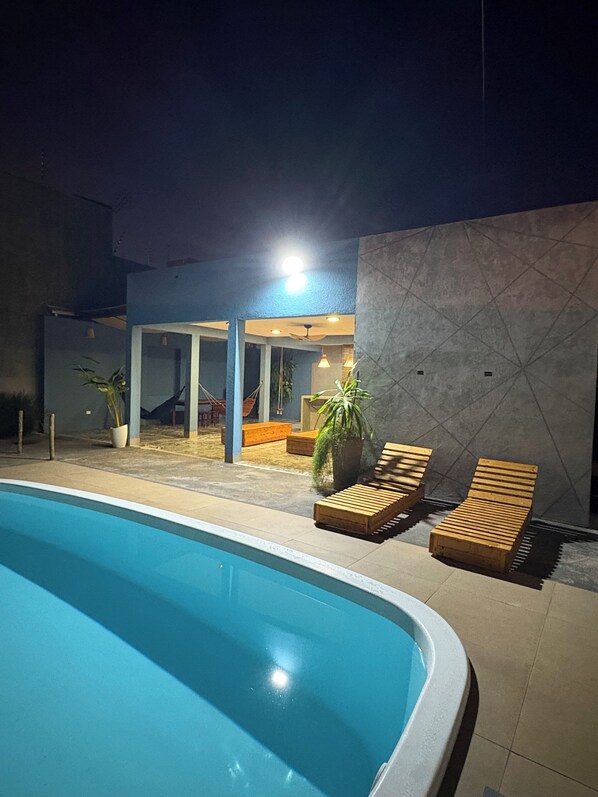 Pool - Cozy Rustic Retreat with pool, gourmet area, 2 bedrooms with 16 beds (Maringá)