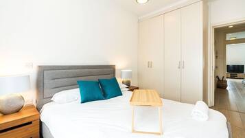 2 bedrooms, iron/ironing board, internet, bed sheets