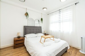 2 habitaciones, tabla de planchar con plancha, internet y ropa de cama 