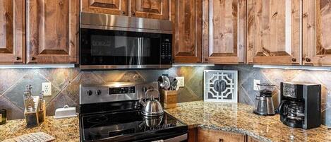 ثلاجة، ميكروويف، فرن، موقد طهي مسطح