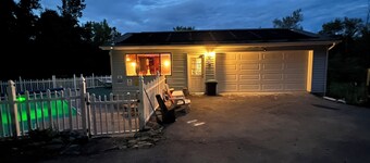 Charming studio with Amazing hot tub a swimming pool,pool table.