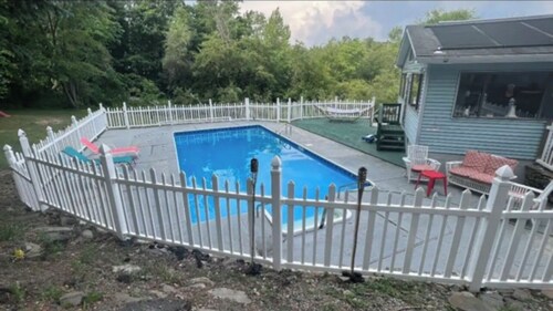 Charming studio with Amazing hot tub a swimming pool,pool table.