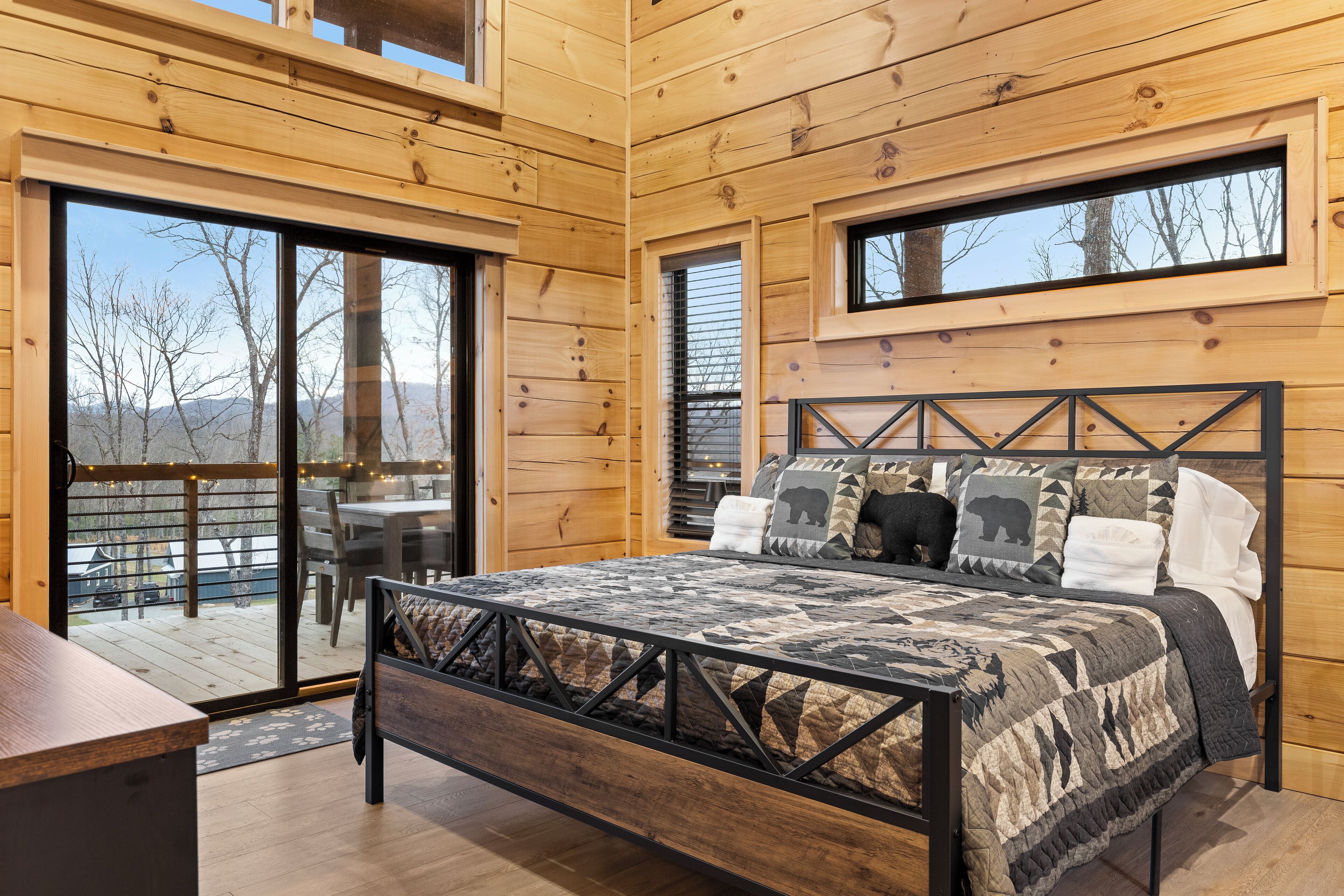 3 bedrooms, desk, iron/ironing board, free WiFi