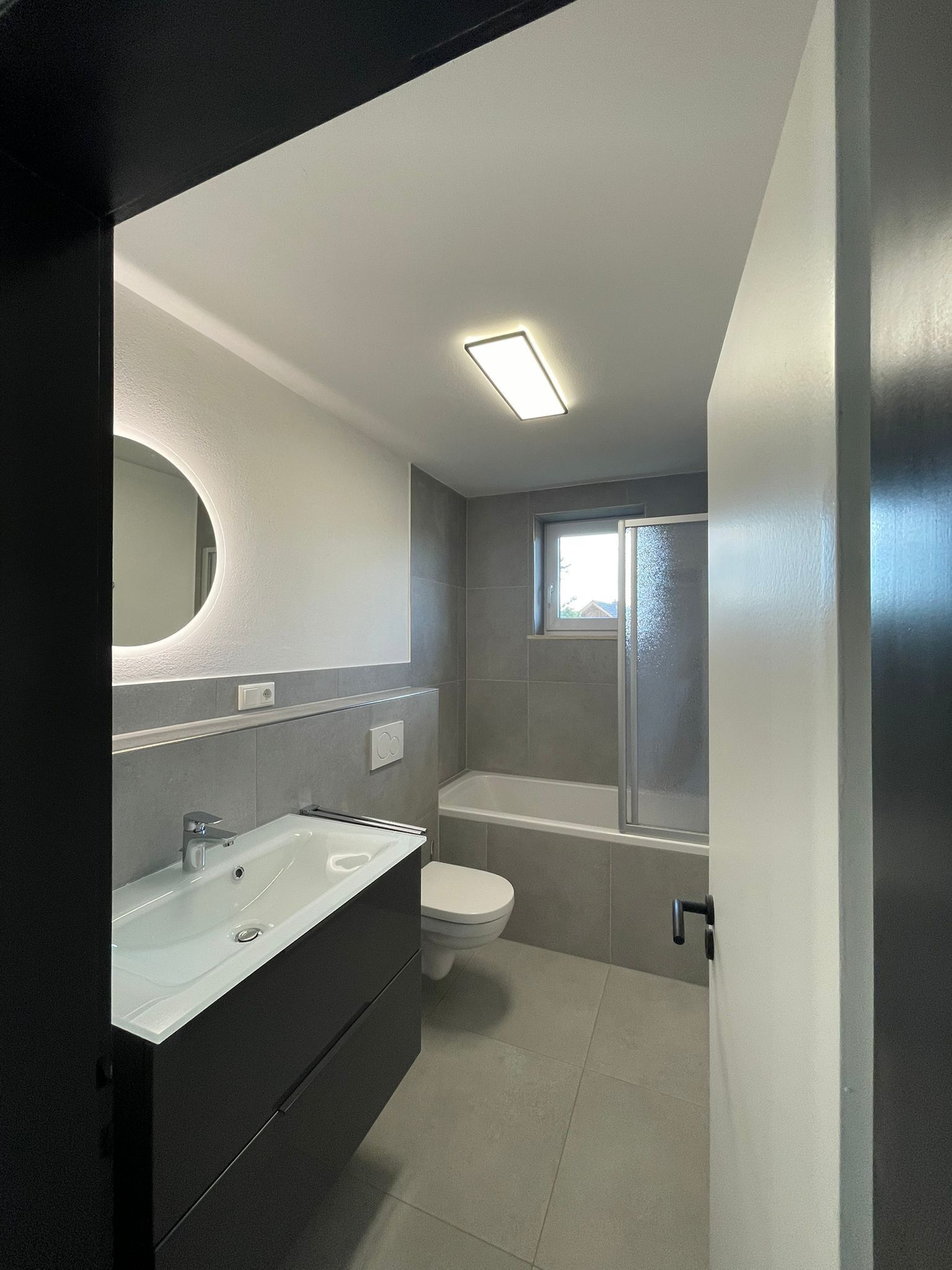 Haartrockner, Handtücher, Toilettenpapier