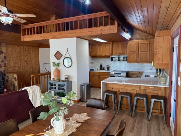 Fridge, microwave, oven, stovetop - Estrella Vista– Rustic Charm Meets Celestial Skies (Placitas)