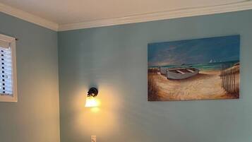 1 slaapkamer, een strijkplank/strijkijzer, wifi, beddengoed