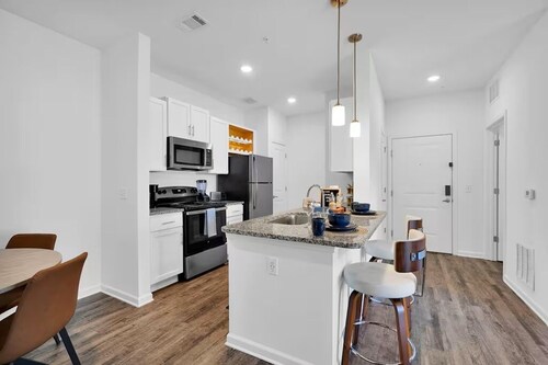 King Bed•Salt Pool•Luxe 1BR •Gym• Super Clean Vibe