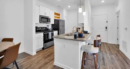 King Bed•Salt Pool•Luxe 1BR •Gym• Super Clean Vibe