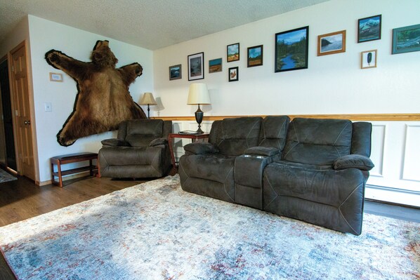 Interior - Birch Landing • Warm Fireplace & Aurora Views (Fairbanks)