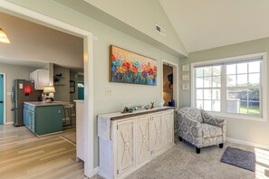 Interior - 7 Mi to the Hammocks Beach: 3 BD Near Camp Lejeune (Hubert)