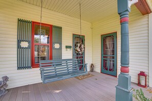 Terrace/patio - Walk to Downtown: Winnsboro Historic Home! (Winnsboro)