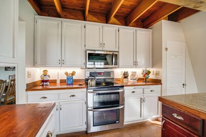 Mtn & Golf Course View: Oregon Outback Getaway!