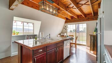Fridge, microwave, stovetop, dishwasher