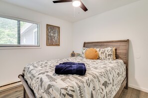 3 slaapkamers, een bureau, internet, beddengoed