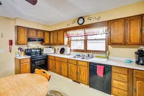 Refrigerador, microondas, parrilla de estufa y lavavajillas 