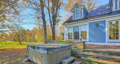 Romantic, Secluded Vermont Getaway w/ Hot Tub